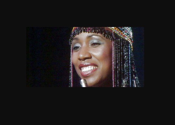 Syreeta Wright in an stage while performing. career, professional life